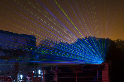 Integration of Outdoor Laser Lights with Commercial Scenes, Activating Consumption Potential with Light and Shadow